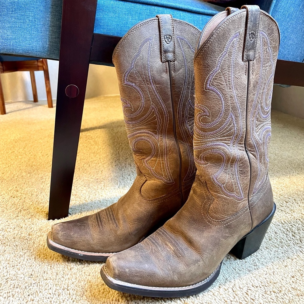 Ariat cowboy boots! Womens Size 6